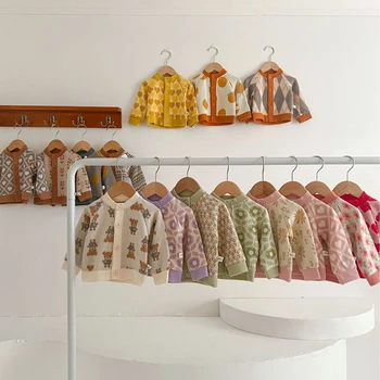Ins Свитер с цветами для маленьких девочек, Пальто, Вязаный Кардиган, 2023, Хлопковая одежда для новорожденных, Милый Медведь, Осенняя одежда для младенцев