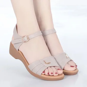 Сандалии Женская летняя модная обувь для мамы 2023 года, уличные женские сандалии на танкетке с молнией сзади, женская обувь больших размеров, обувь с открытым носком